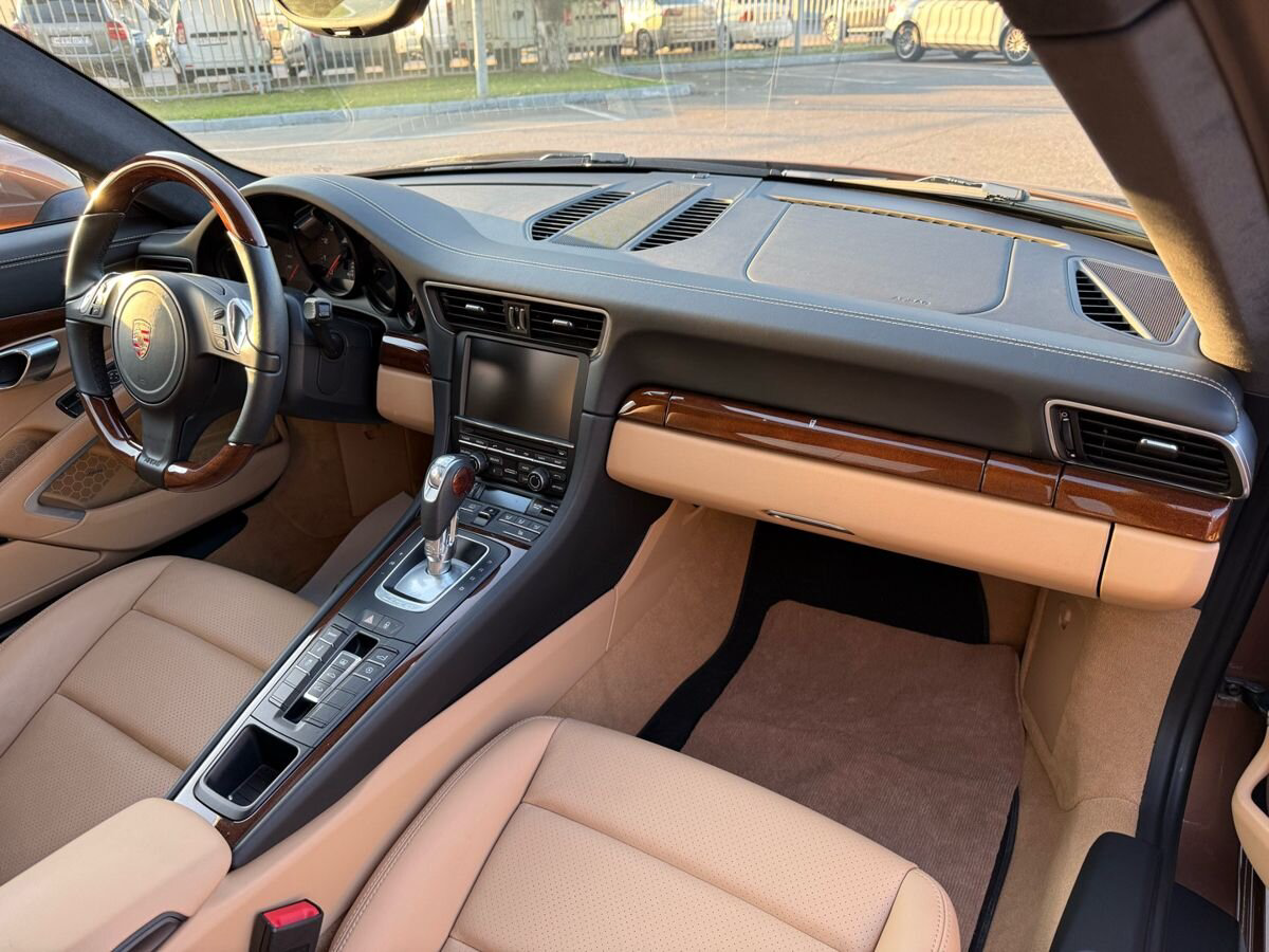 Porsche 911 Carrera 4