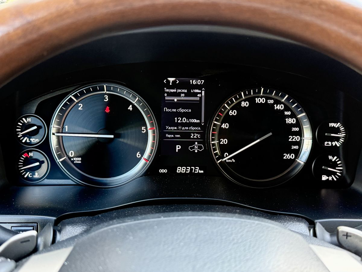 Lexus LX