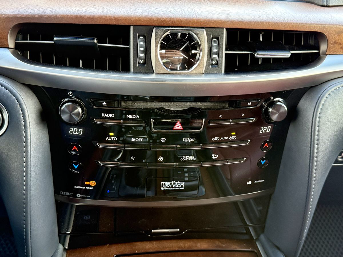Lexus LX