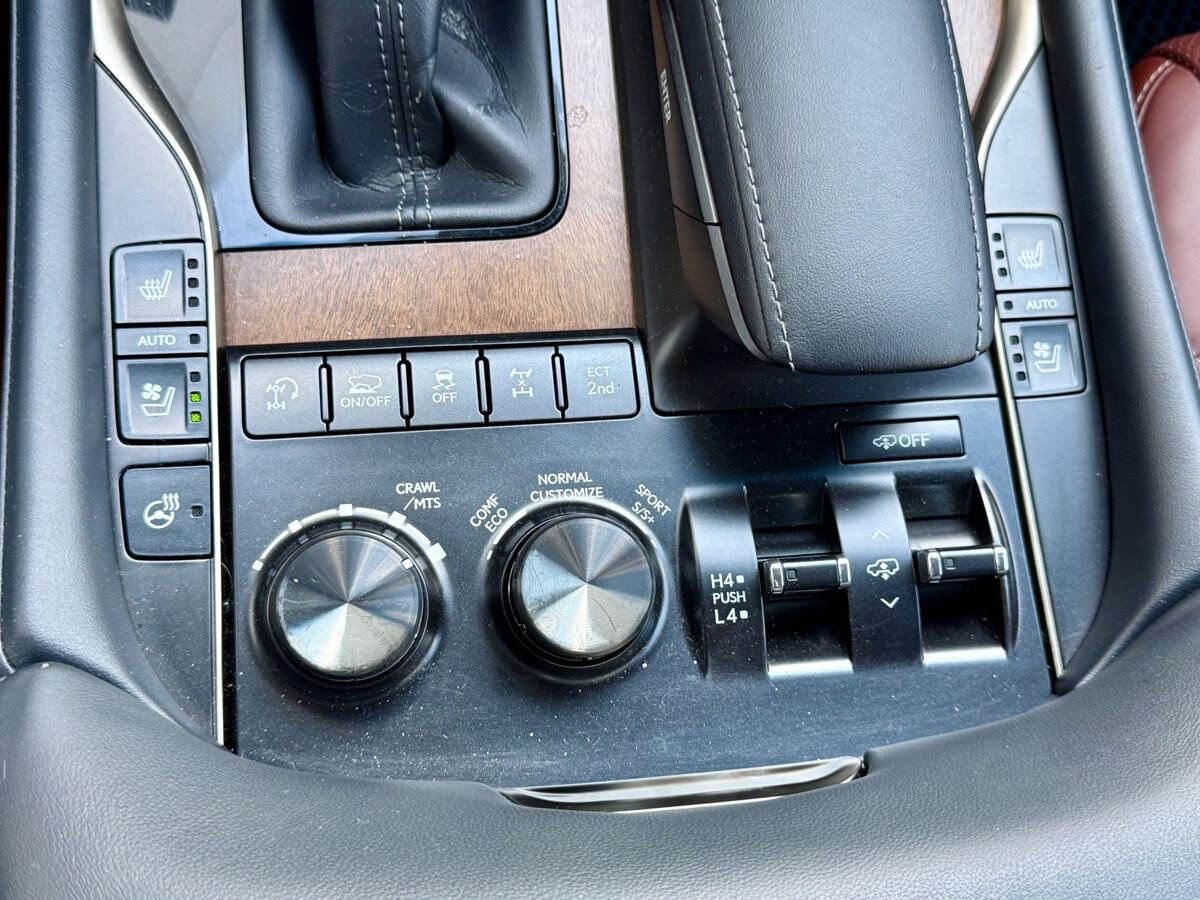 Lexus LX