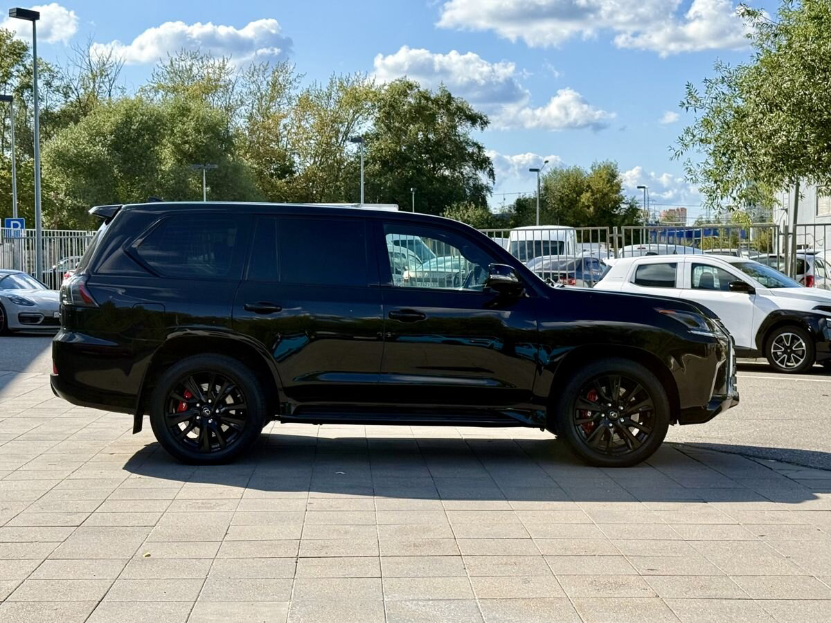 Lexus LX