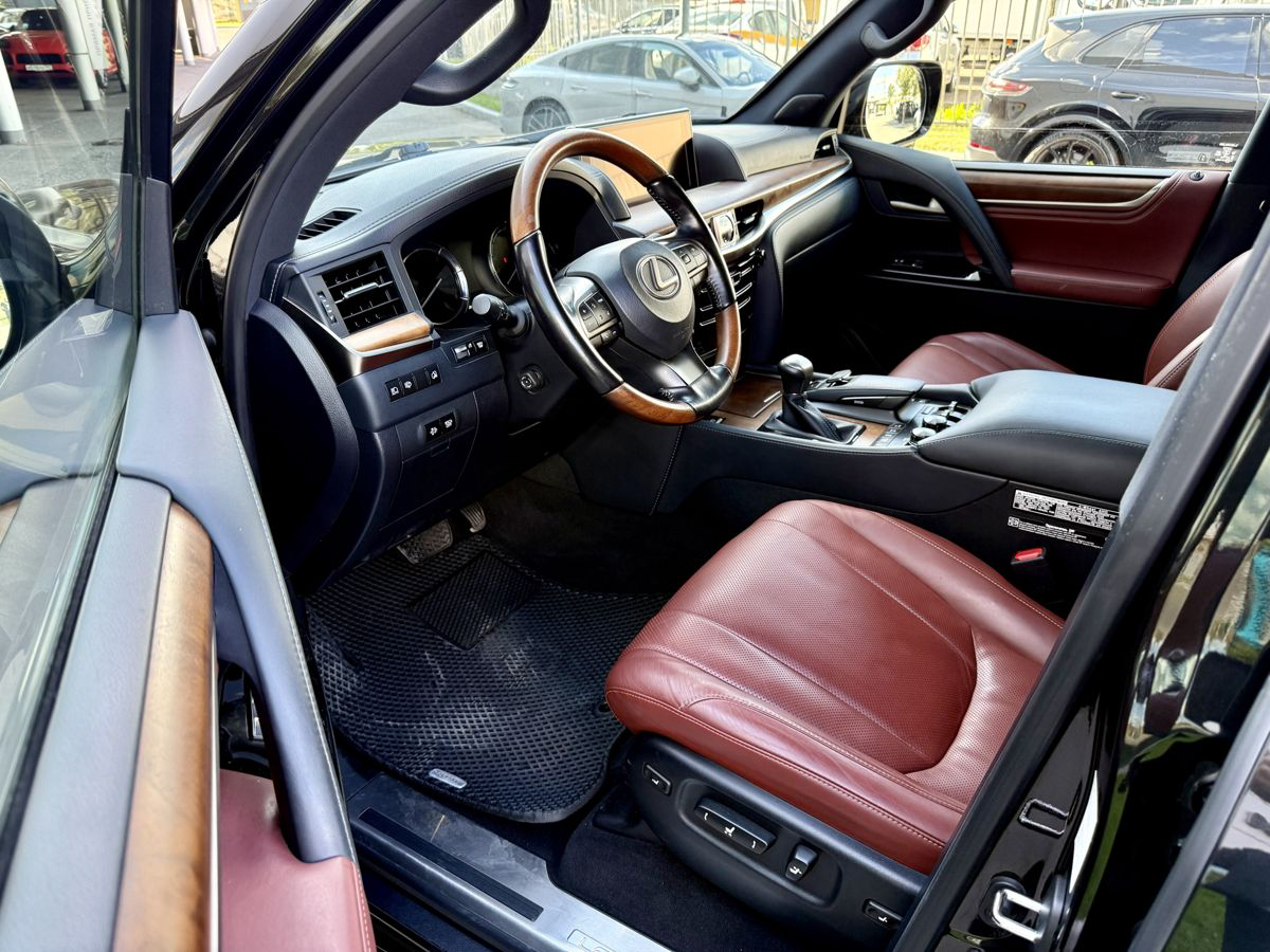 Lexus LX