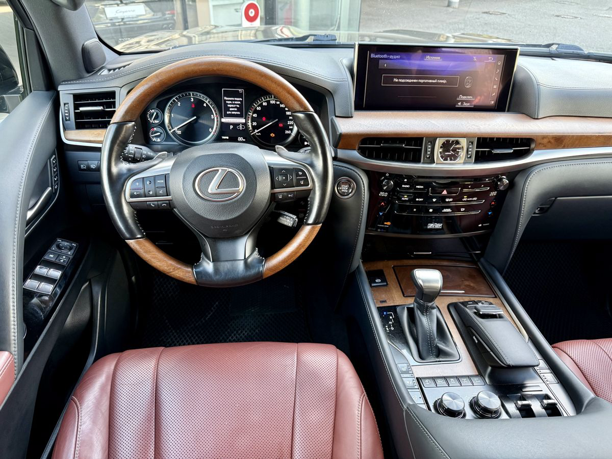 Lexus LX